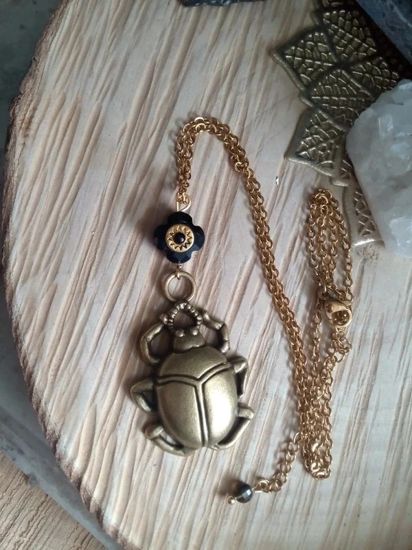 Collier scarabé en trèfle en obsidienne noire naturelle – photo 4